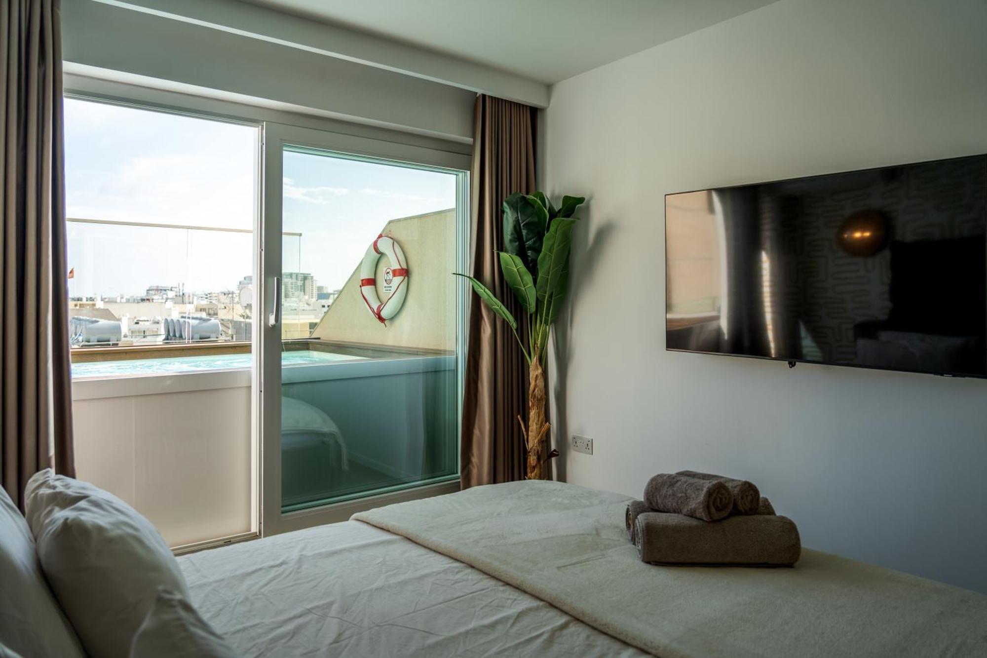 2br Luxury Penthouse And Apartment, Each With A Terrace, Private Pool And Valletta Views Слима